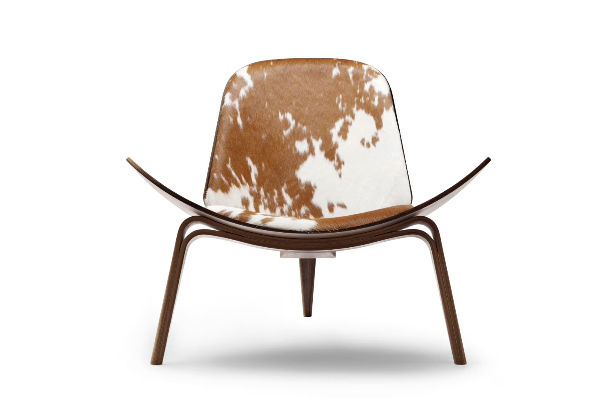 CH07 Shell fauteuil in geolied walnoot met cowhide bekleding