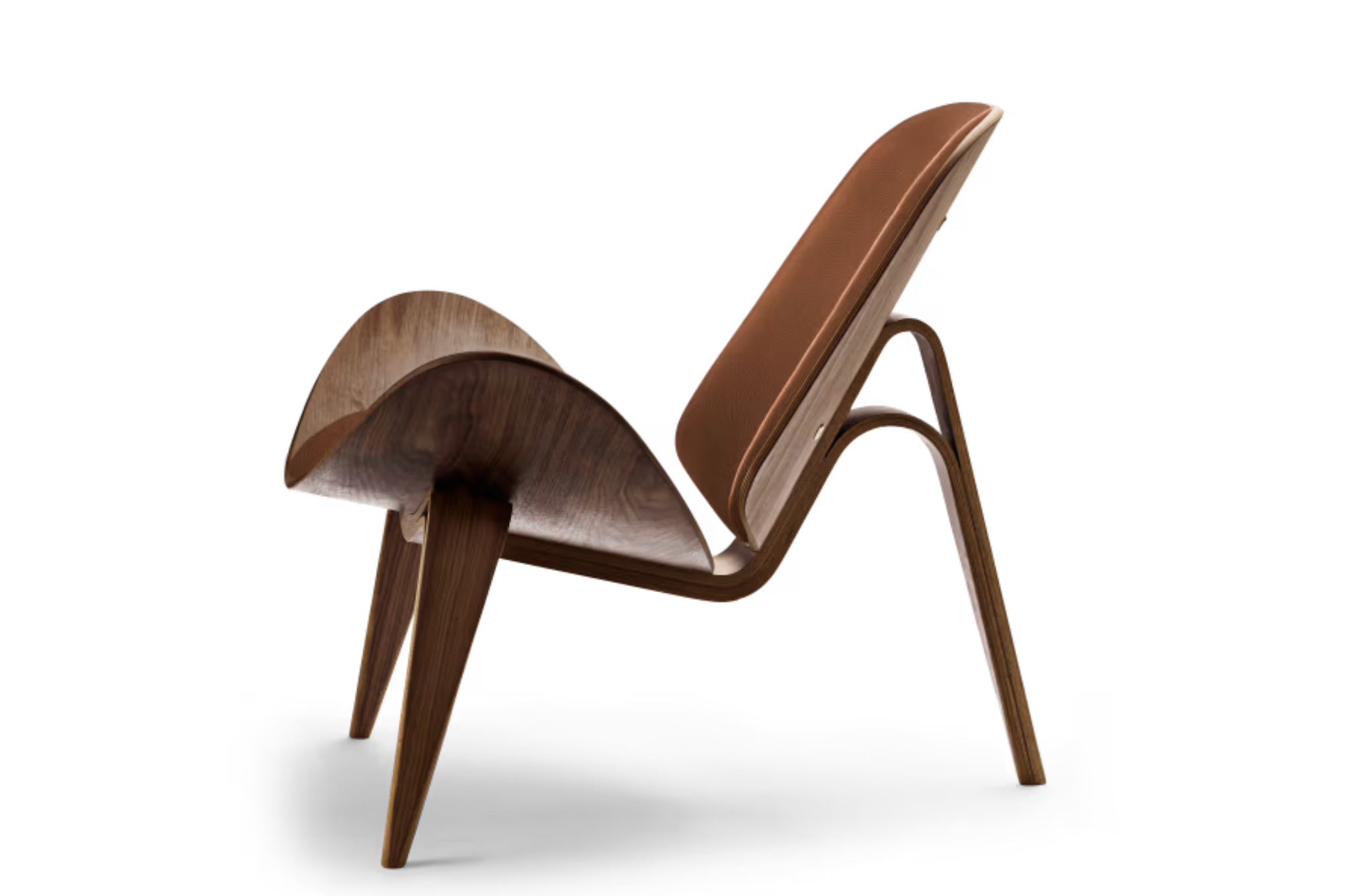 Zijaanzicht van CH07 Shell fauteuil in geolied walnoot