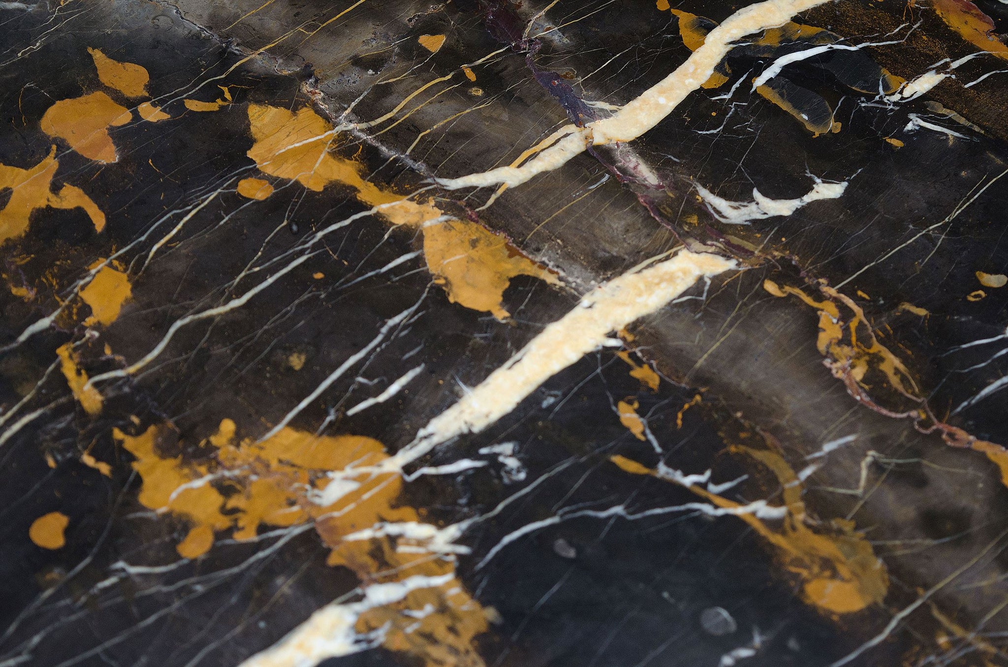 Verstevigd zwart marmer met honingraatstructuur