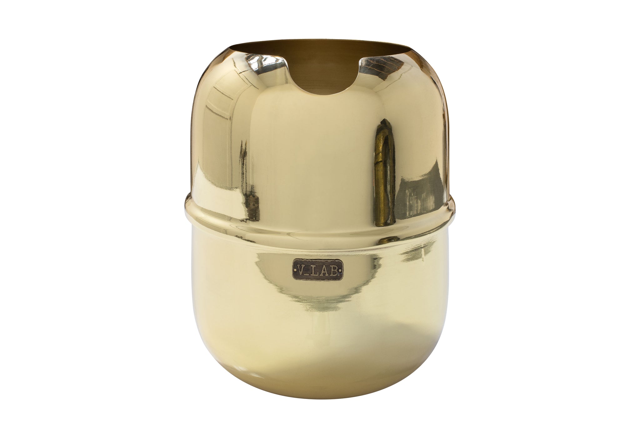 Luxe messing wijnkoeler Pedro in polished brass finish met V.LAB-label.