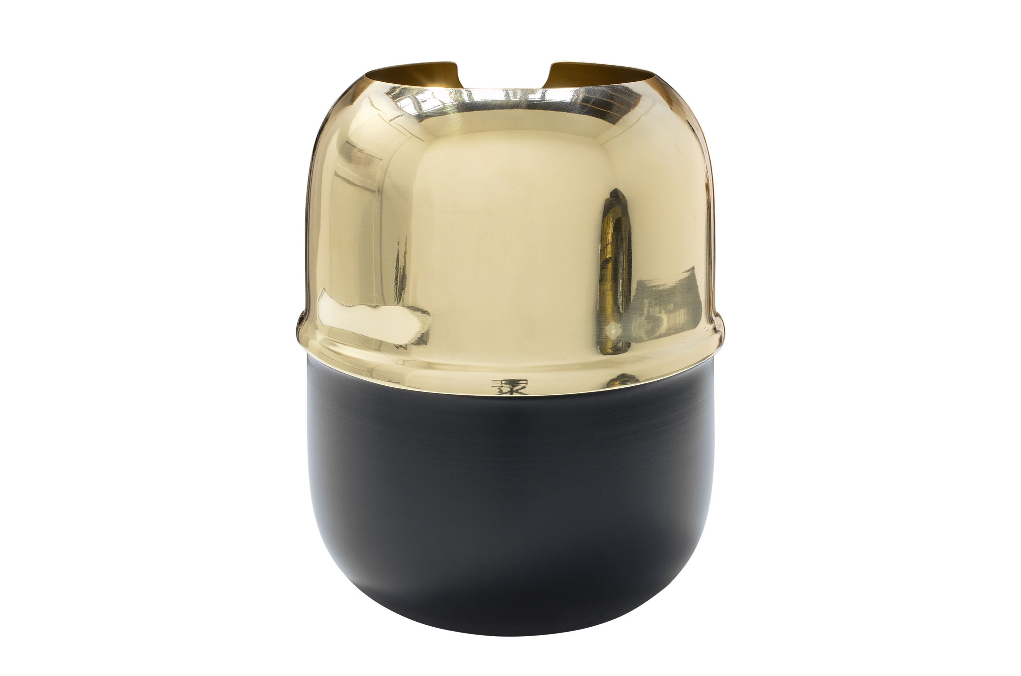 Massief messing wijnkoeler in glanzend goud met modern zwart detail.