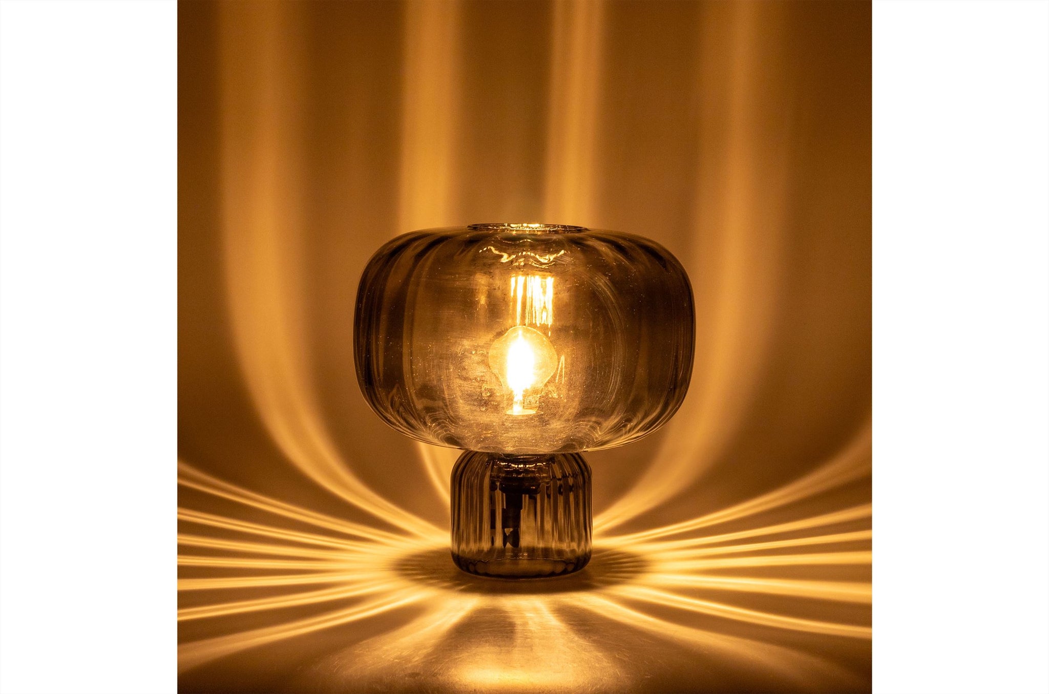 Mondgeblazen glazen tafellamp Pumpkin met zachte lichtwerking