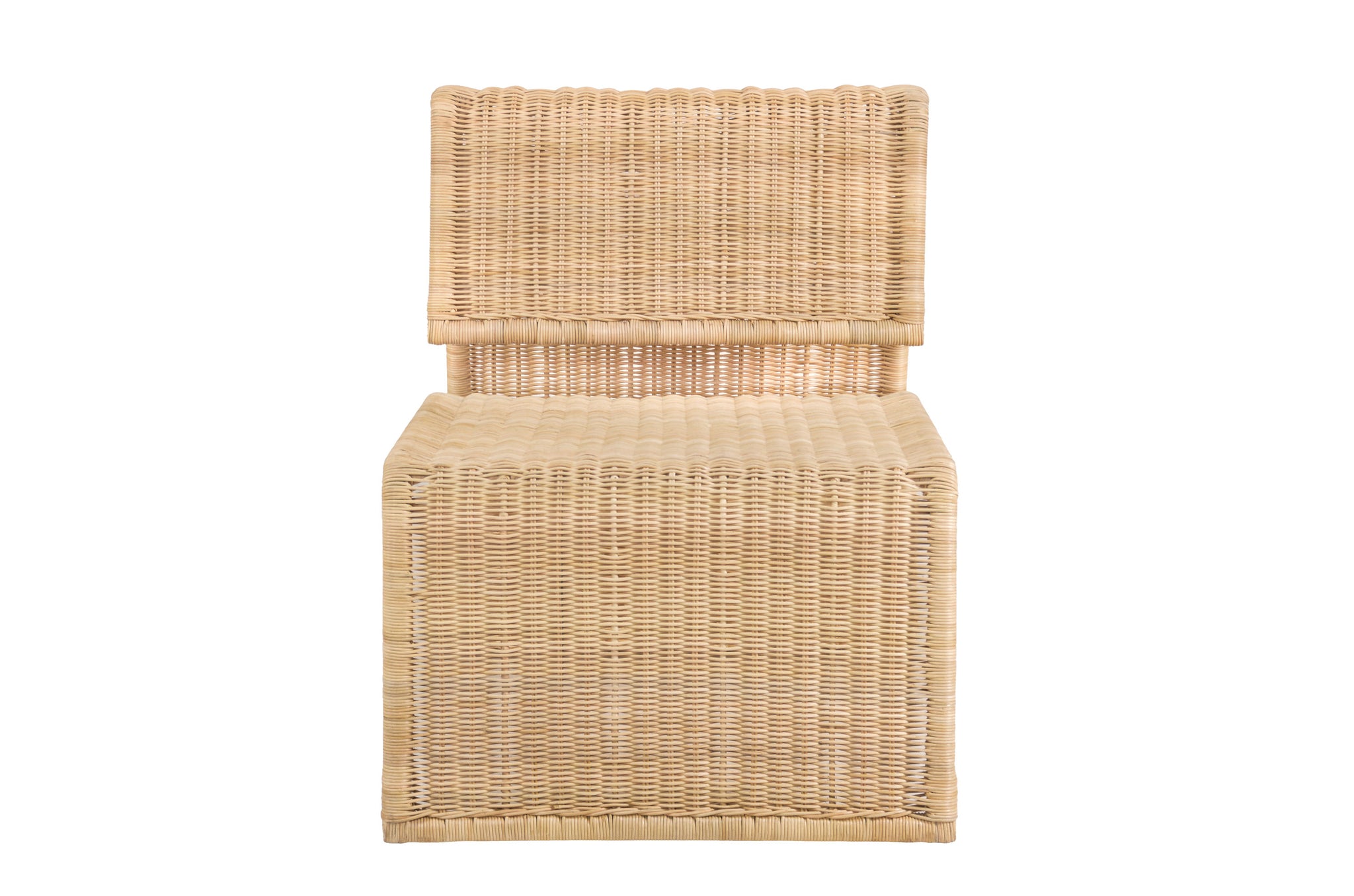 Moderne rotan loungestoel met doorlopende zitting en rugleuning