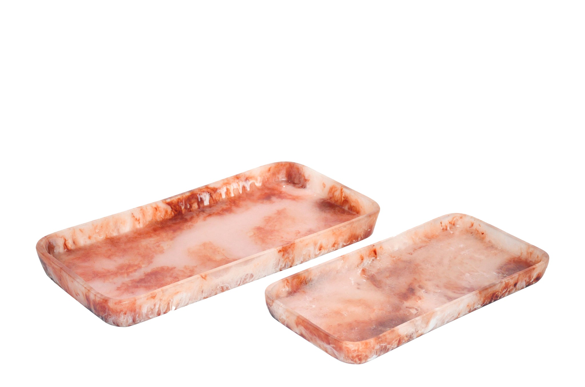 Luxe marmerlook dienbladen van resin met transparante, vloeiende kleurovergangen.