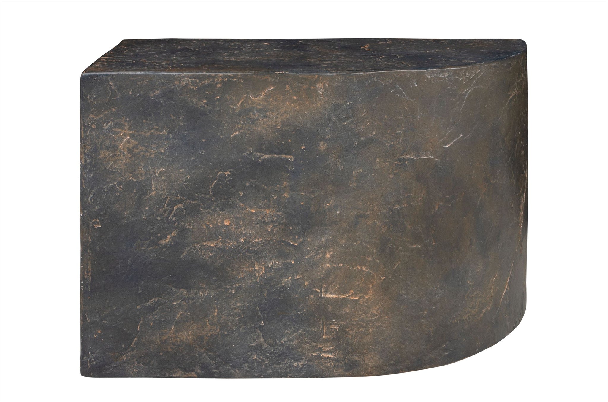 Design bijzettafel in bruin leisteenlook, gemaakt van glasvezelversterkt beton.