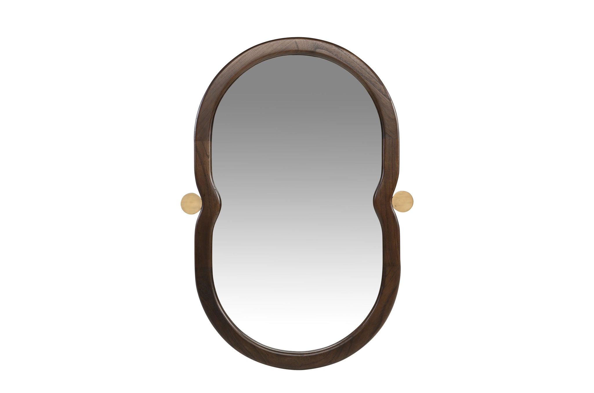 Royaal formaat spiegel met warm mindihout en subtiele messing ornamenten.