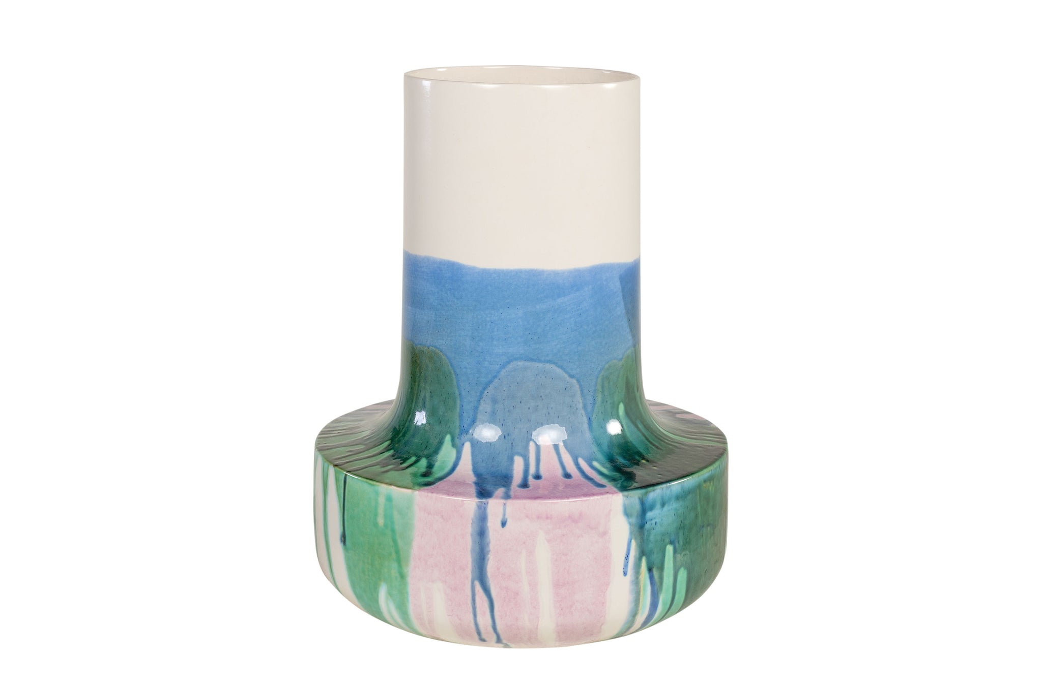 Decoratieve keramische vaas met unieke kleurverlopen en ambachtelijke afwerking.