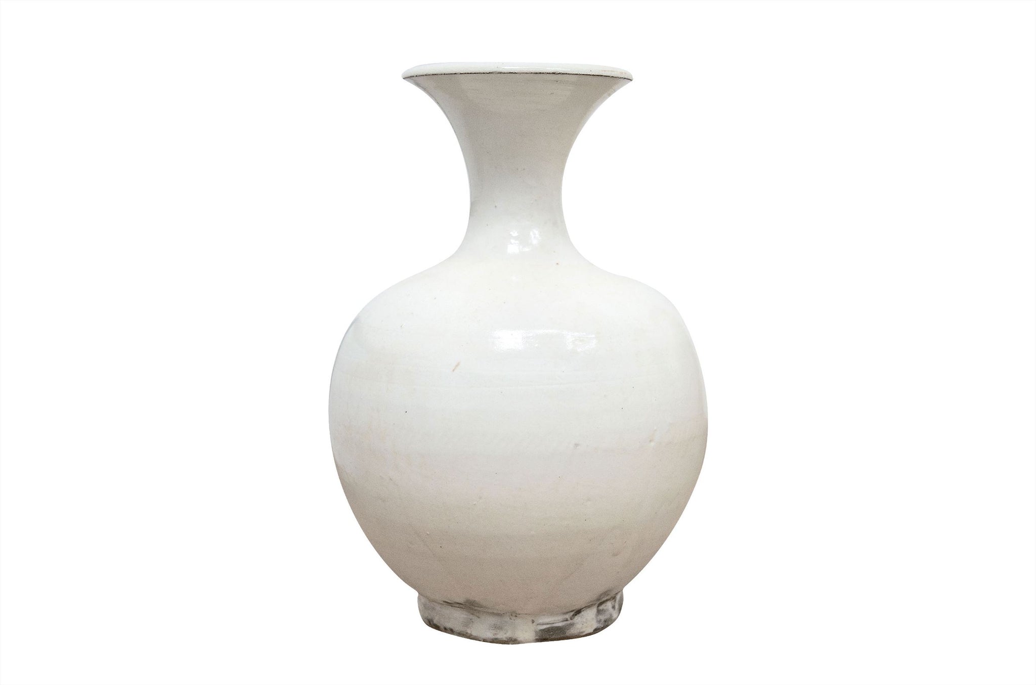 Detail van handgemaakte keramieken vaas met subtiele afwerking