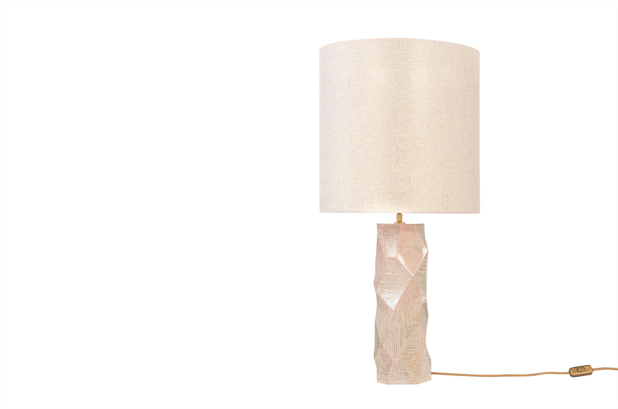 Keramische tafellamp met sculpturale vorm en warme uitstraling