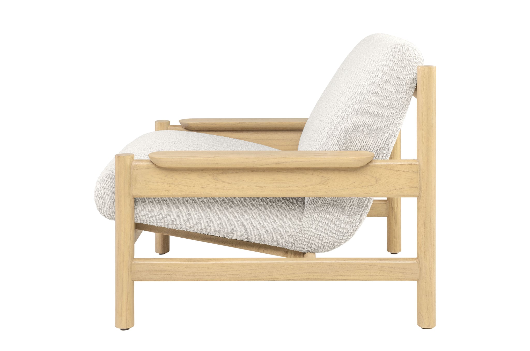 Compacte fauteuil met Soft Sand bekleding en naturel mindihout
