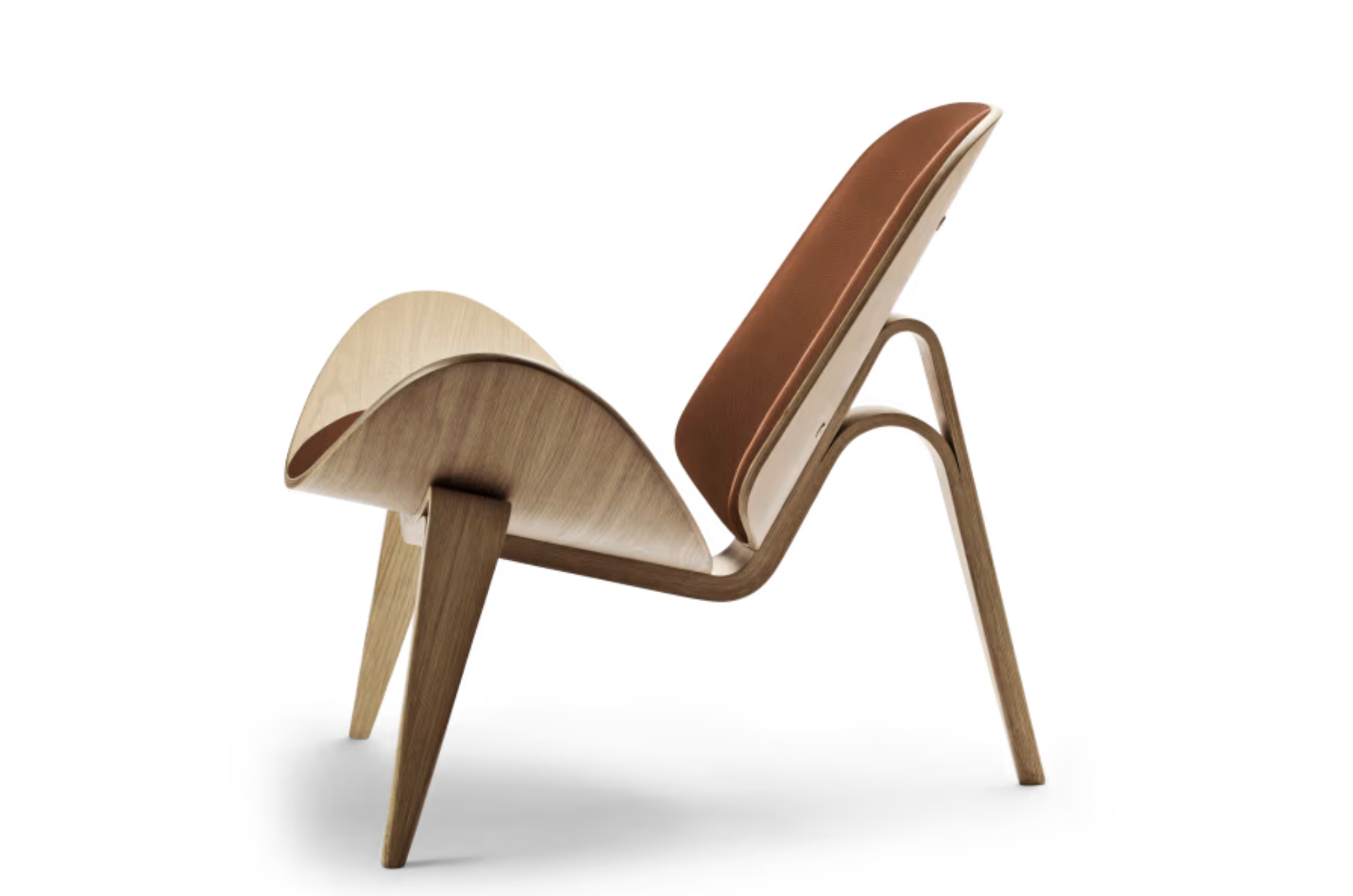 Zijaanzicht van CH07 Shell fauteuil in wit geolied eiken