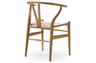 Zijaanzicht van CH24 Wishbone stoel in geolied eiken