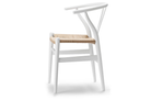 Zijaanzicht van CH24 Wishbone stoel in Soft Natural White