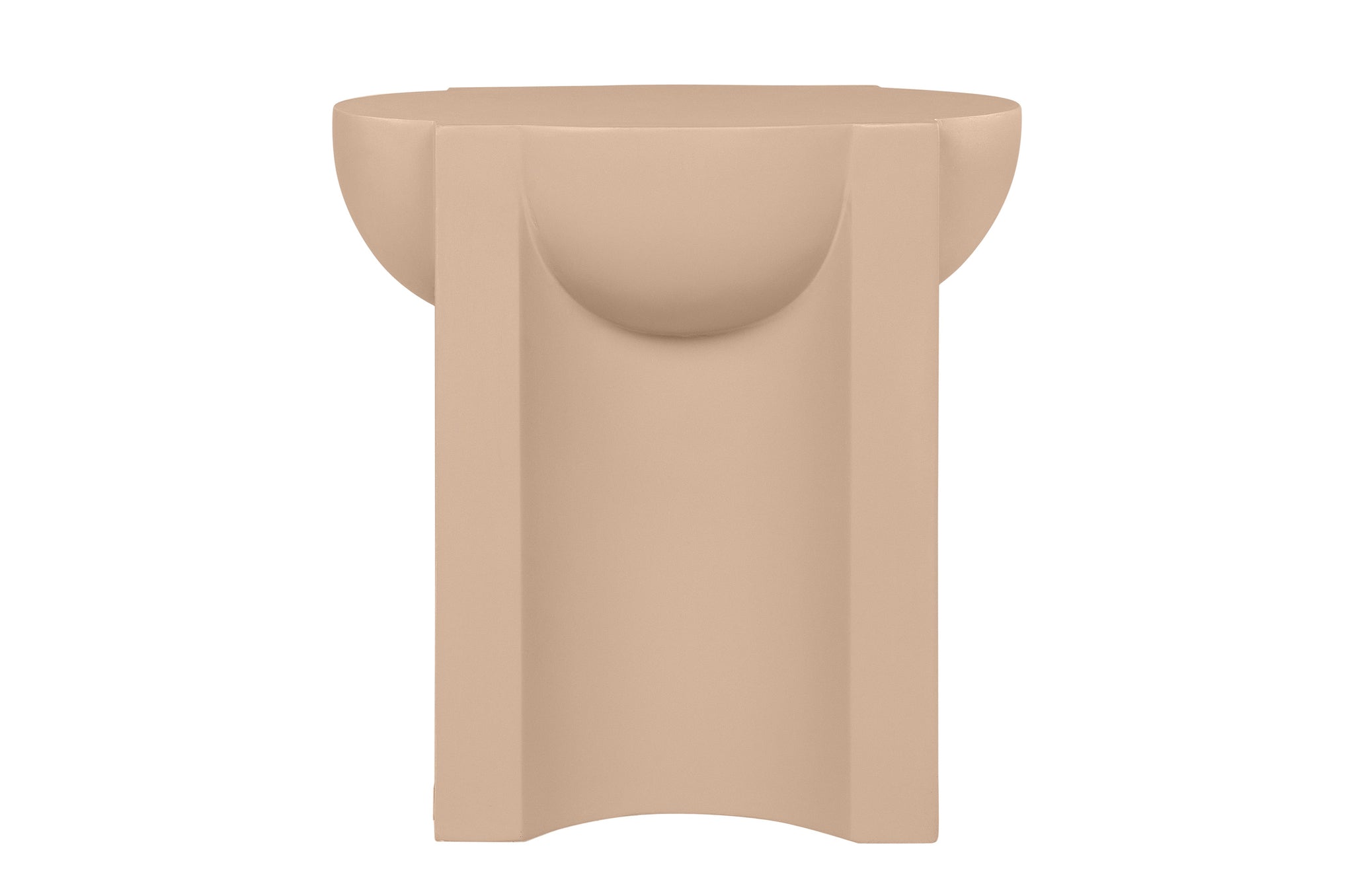 Design bijzettafel in warme terracotta tint met architectonische vormen.