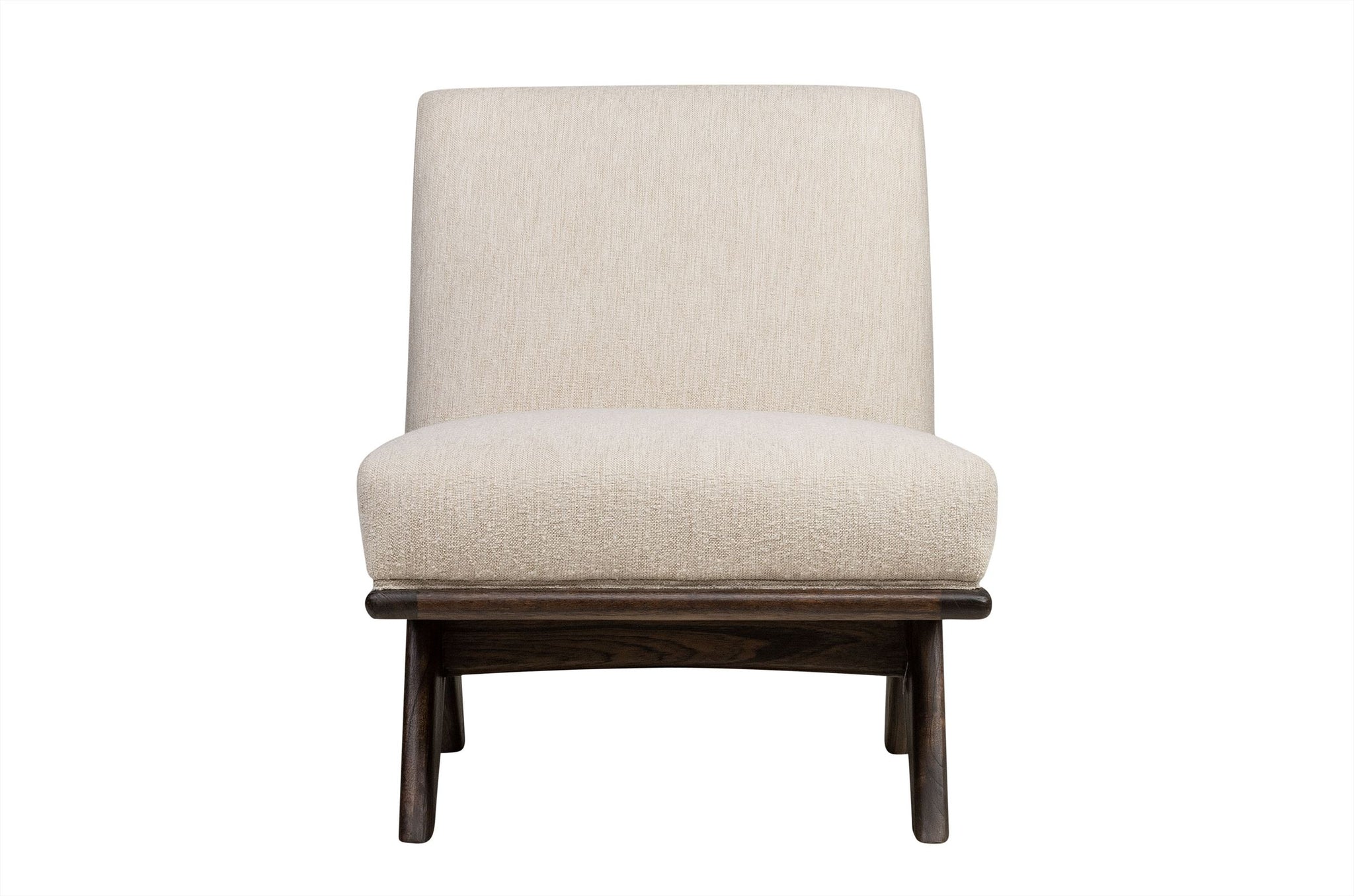 Fauteuil Isoko in Sesam-stof met Mindi houten frame in Roasted Coffee afwerking