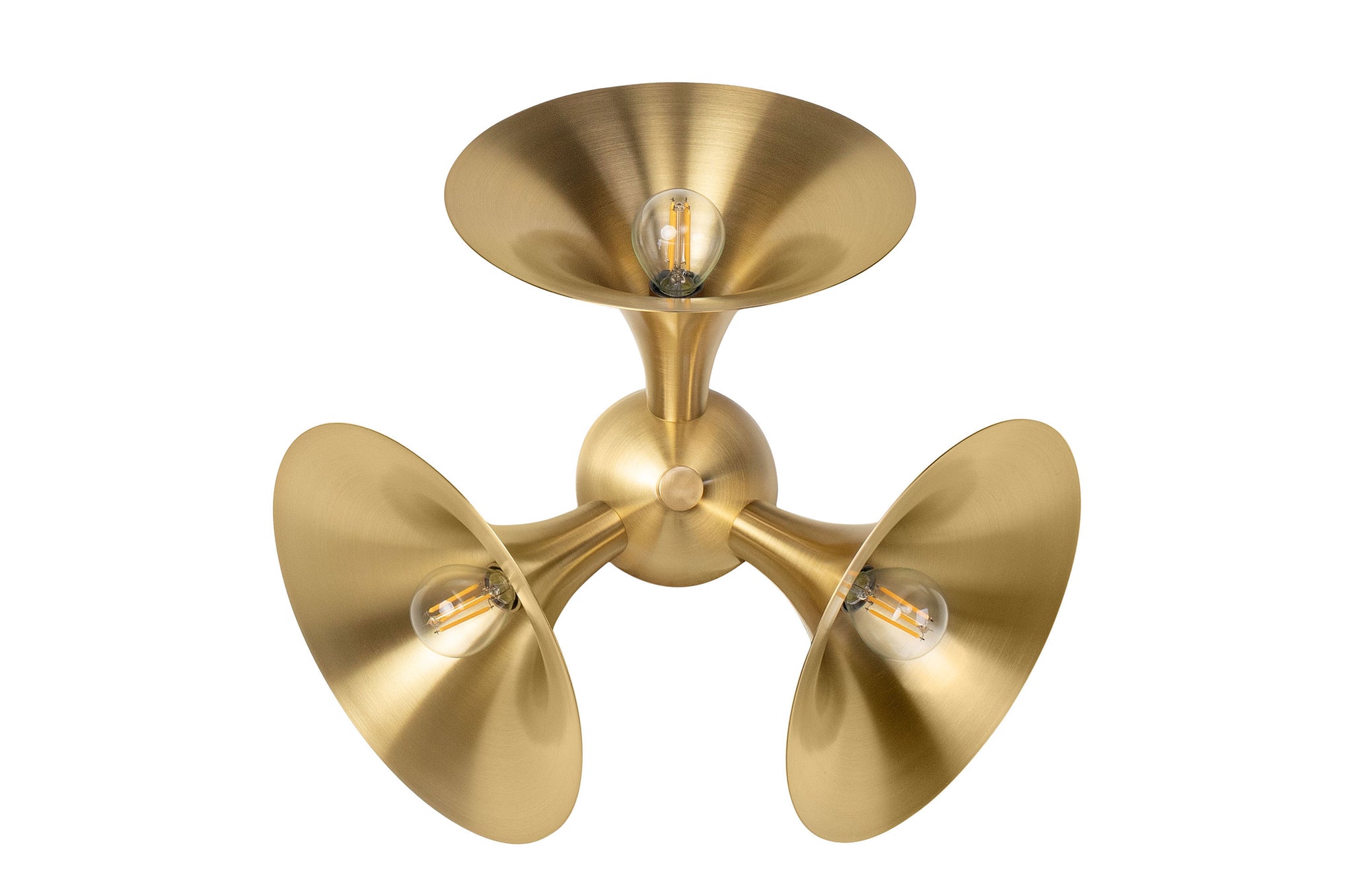 Wandlamp met drie vaste kappen in geborsteld messing – Versmissen Jazz