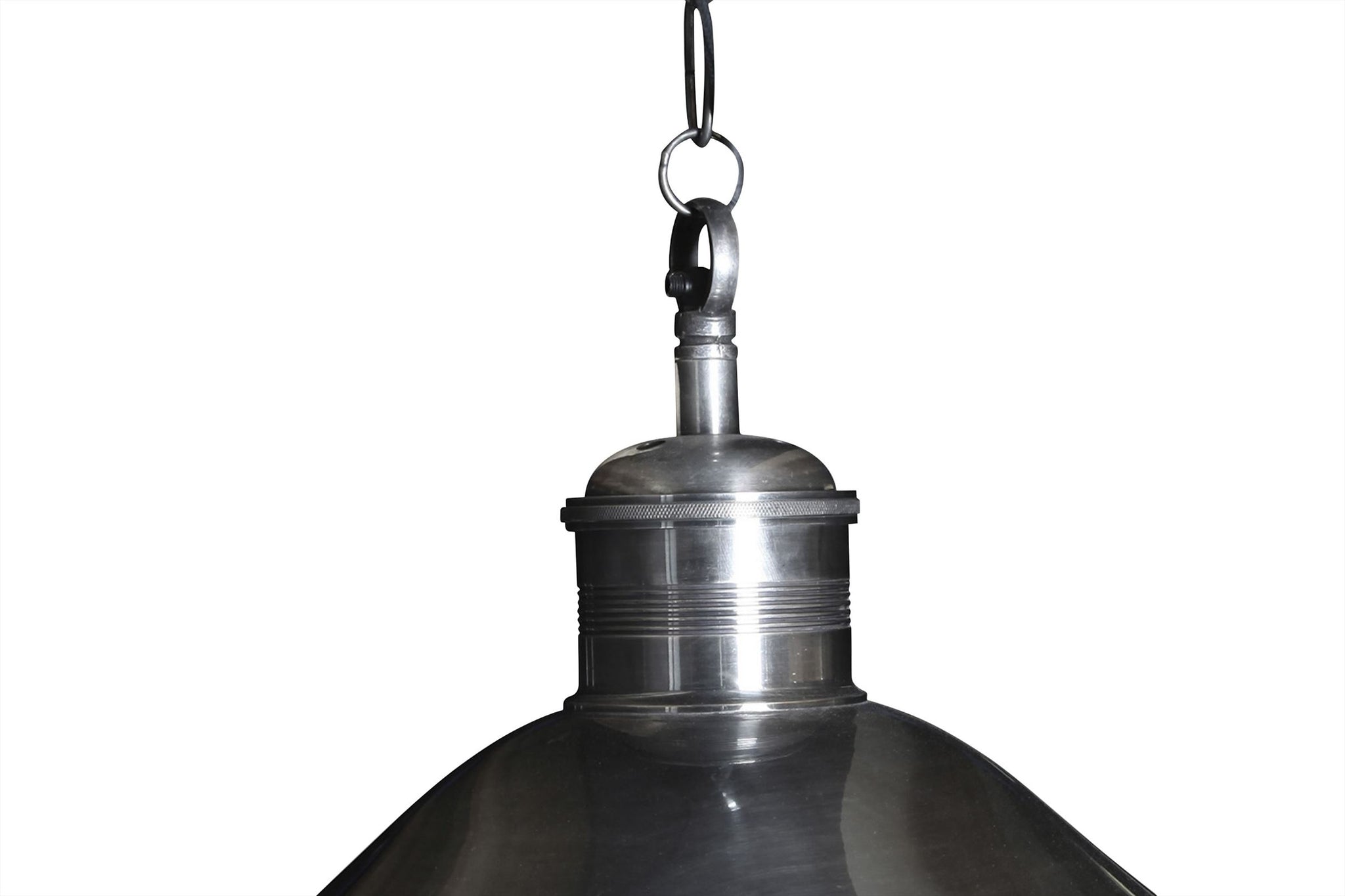 Detail van hanglamp Lisbon met Antique Silver afwerking en metalen kap