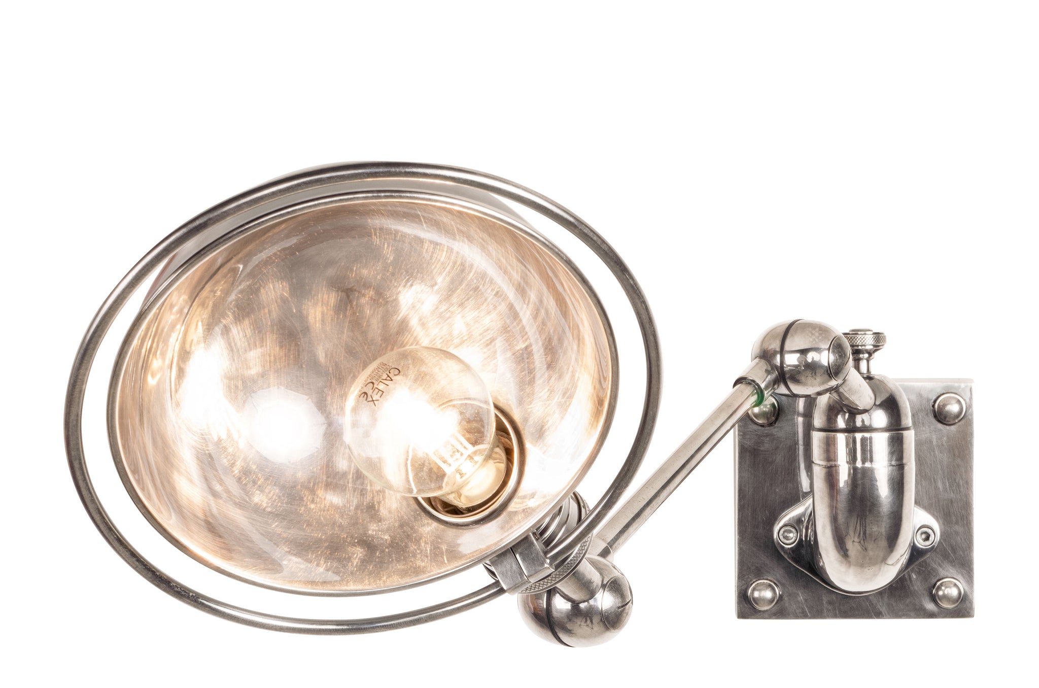 Detail van wandlamp Melbourne met verstelbare arm en brede kap