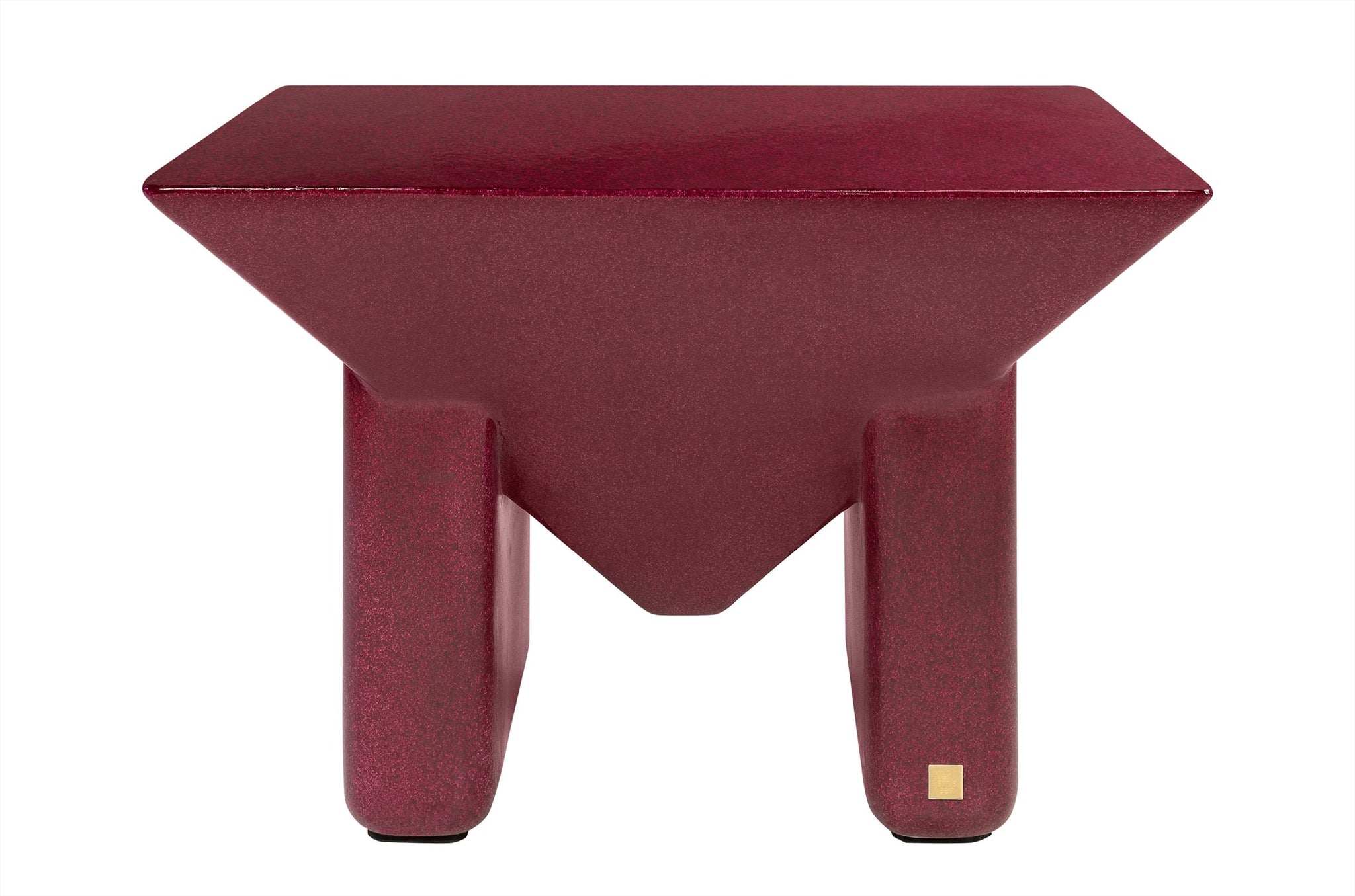 Salontafel Prism in glanzend burgundy met geometrische vorm en drie poten
