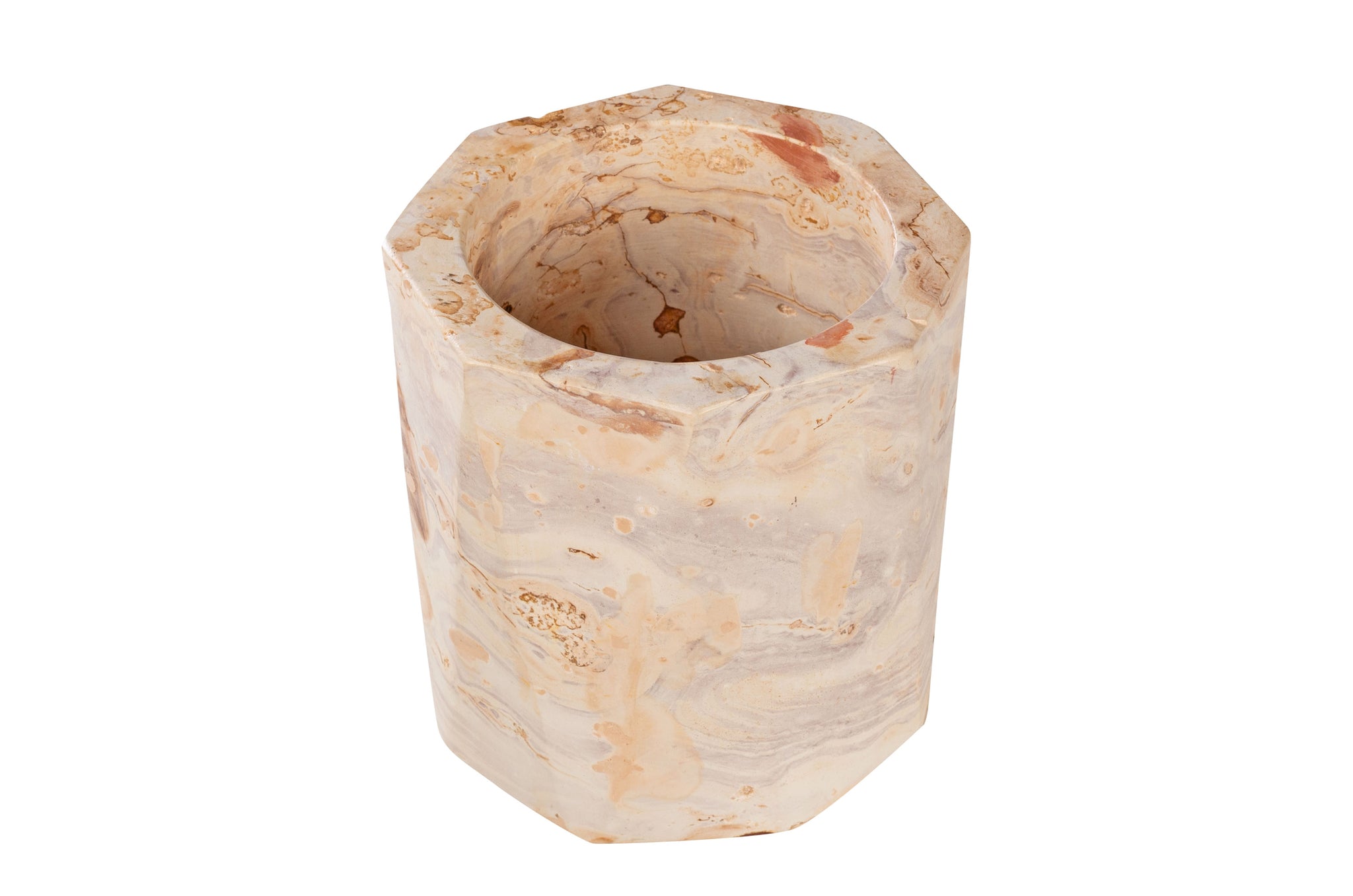 Sculpturale vaas van zandsteen in mixkleur met organische aders en matte afwerking, elk stuk uniek door natuurlijke variatie.