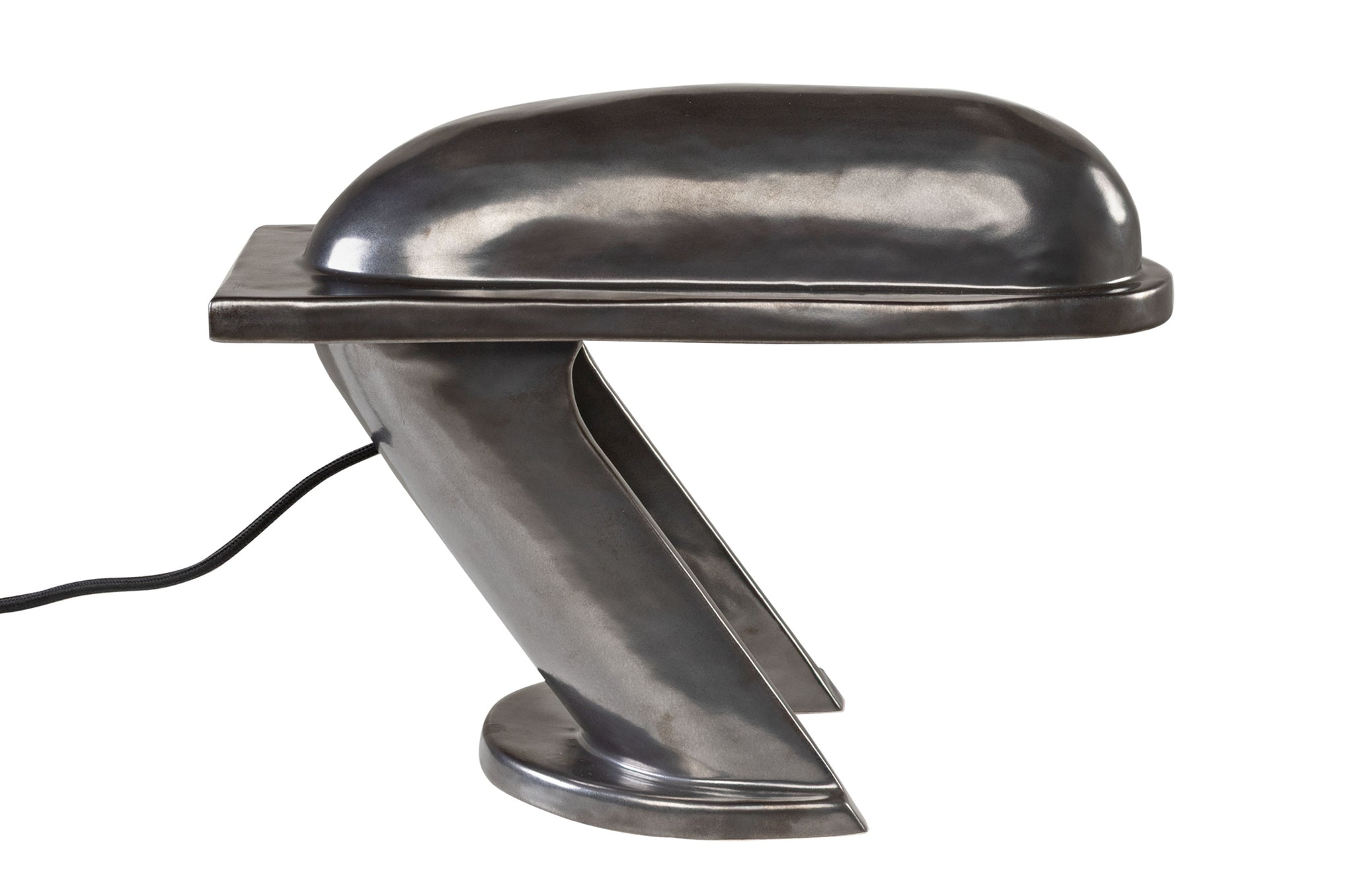 Handgemaakte tafellamp van Inge Simonis in aardewerk met gunmetal afwerking