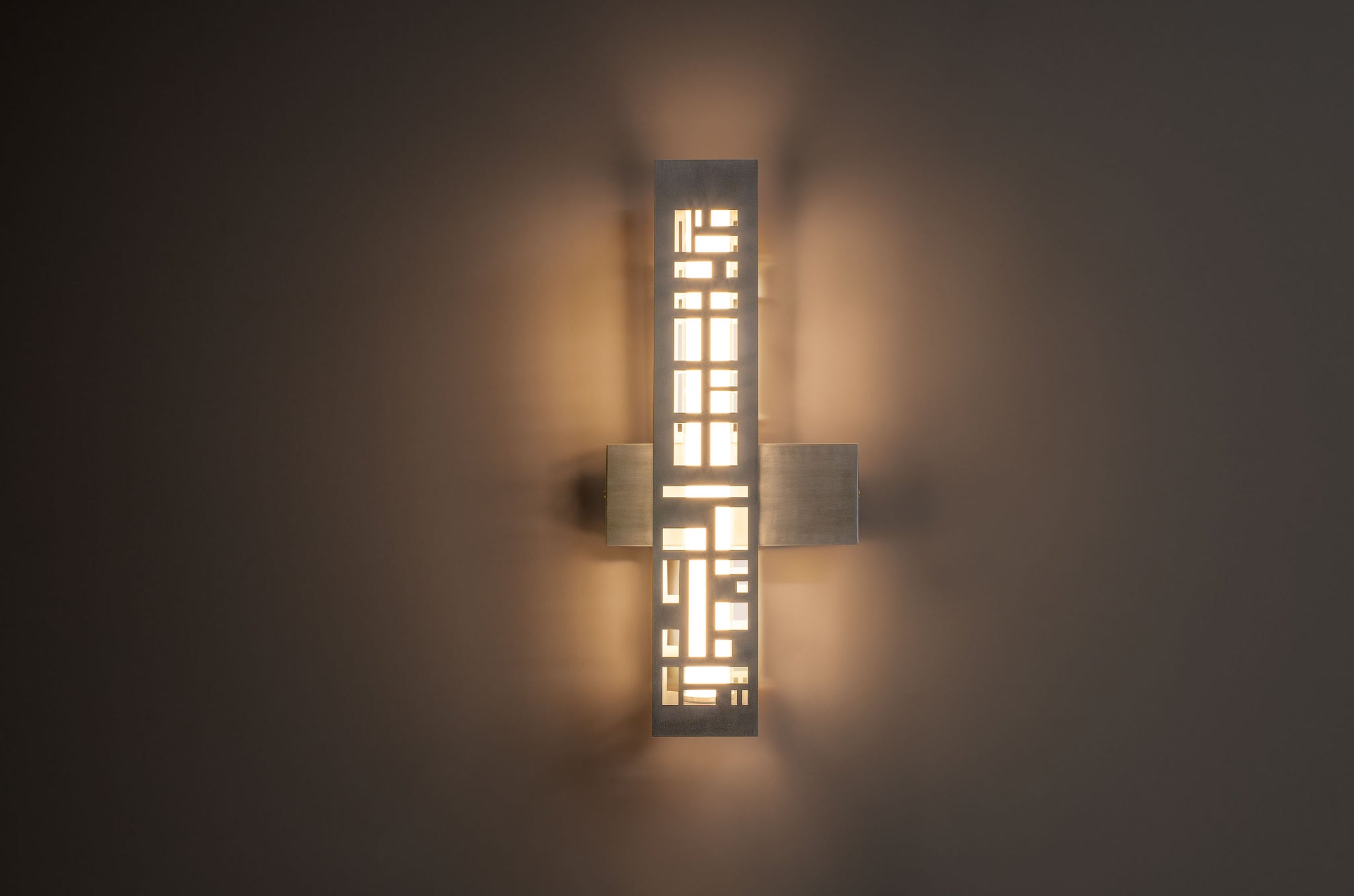 Architectonische designlamp met grafische lijnen en verfijnde lichtval – SkyFi Wall