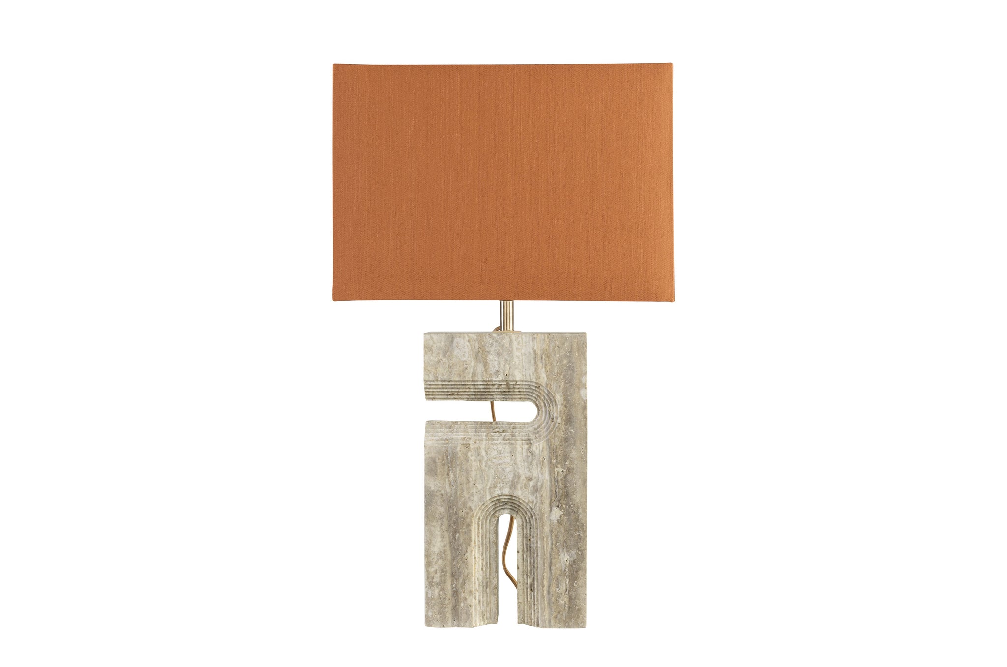 Design tafellamp van grijs travertin met warme oranje stoffen kap