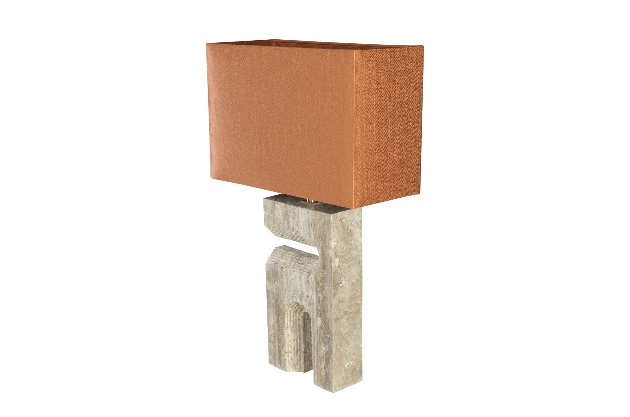 Tijdloze tafellamp van travertin en oranje kap, krachtig design van Versmissen
