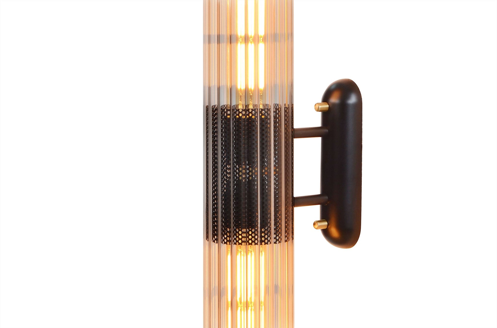 Verticale wandlamp Tubo met architectonische uitstraling en warm licht